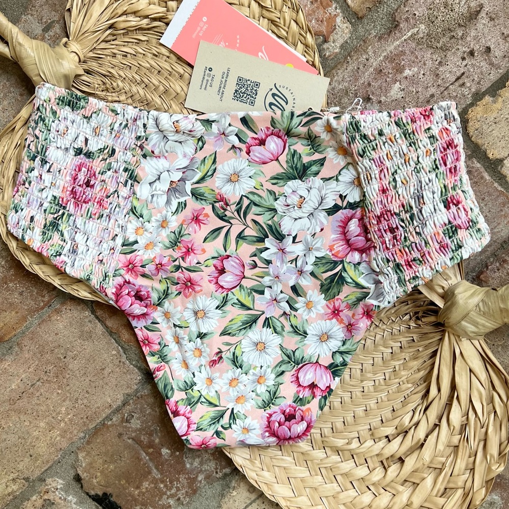 ๐ธ MAAJI ๐ธ FLORAL TROPICAL HIGH WAISTED BIKINI BOTTOM - Picture 7 of 10